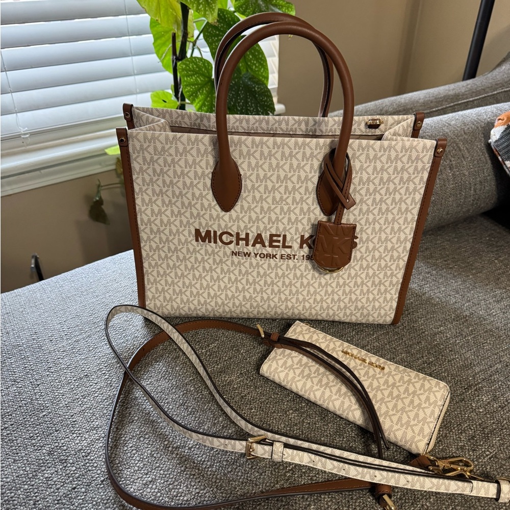 EUC MICHAEL KORS Mirella Medium Pebbled Leather Tote Bag and Matching Wallet